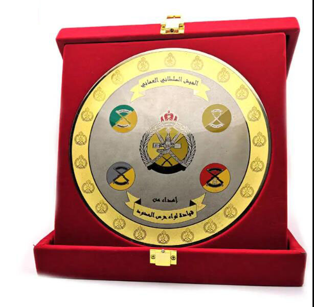 brass metal plate plaque trophy Oman royal logos souvenir copper souvenir award metal plate plaque with wooden box